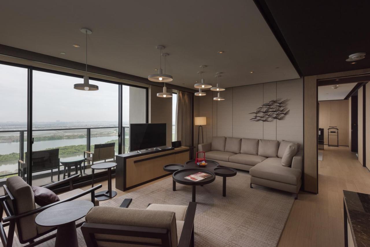 מלון Crowne Plaza Tainan By Ihg מראה חיצוני תמונה A living room at the hotel