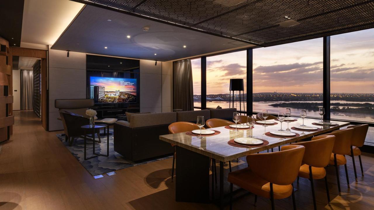 מלון Crowne Plaza Tainan By Ihg מראה חיצוני תמונה The 360° Sky Lounge