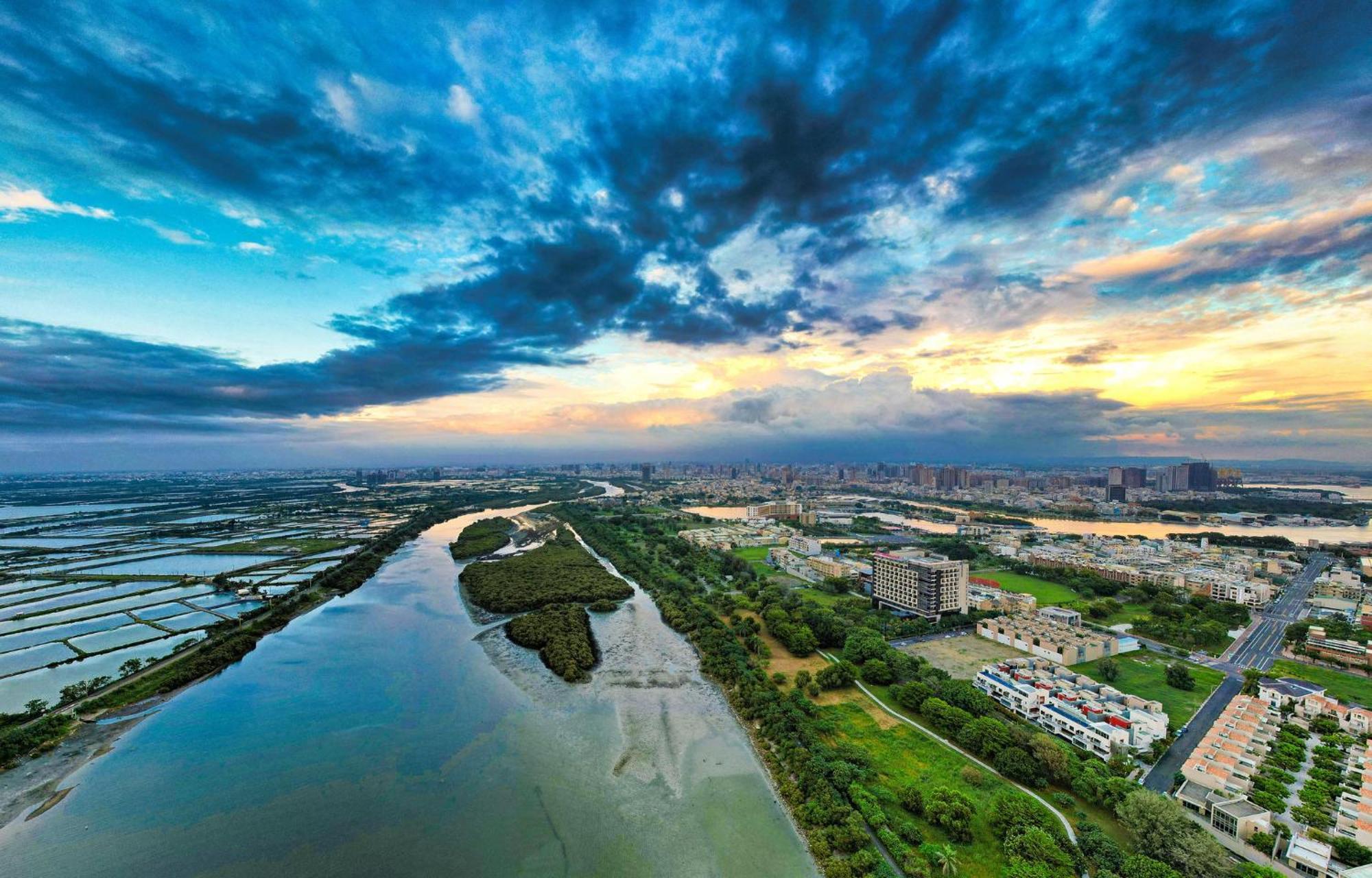 מלון Crowne Plaza Tainan By Ihg מראה חיצוני תמונה Aerial view of the river