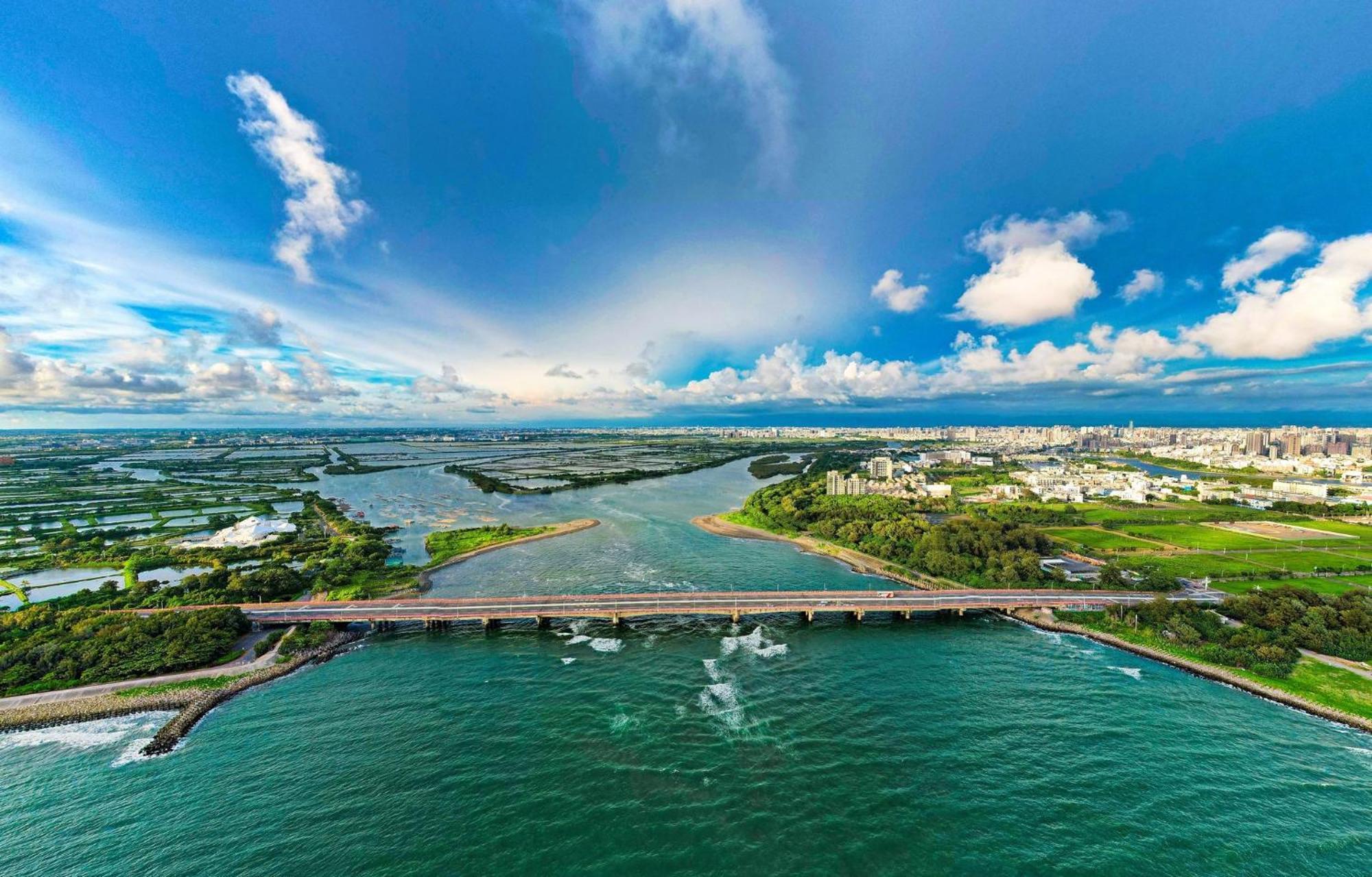 מלון Crowne Plaza Tainan By Ihg מראה חיצוני תמונה Aerial view of the river